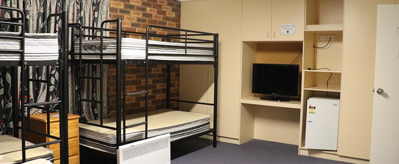 Borambola MacIntyre lodge room with bunk beds